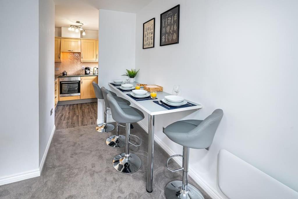 Reading 2-Bed Apartment & Parking Екстер'єр фото