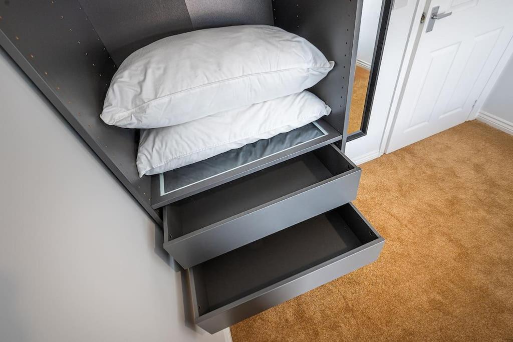 Reading 2-Bed Apartment & Parking Екстер'єр фото
